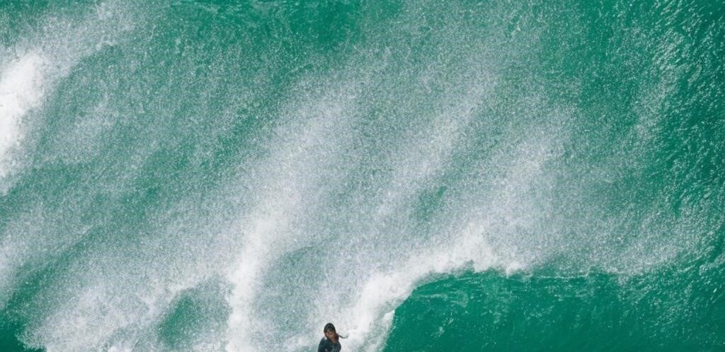 Surfer dans la péninsule du Yucatan au Mexique